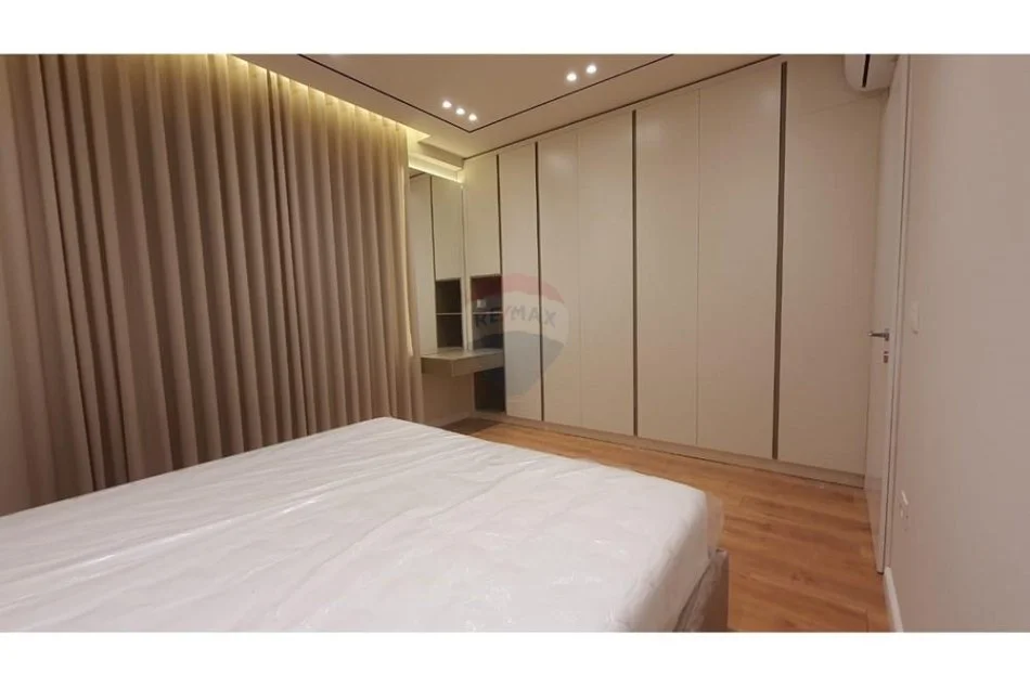 Tirane, jepet me qera apartament 1+1 Kati 4, 75 m² 700 € (Pazari i ri)