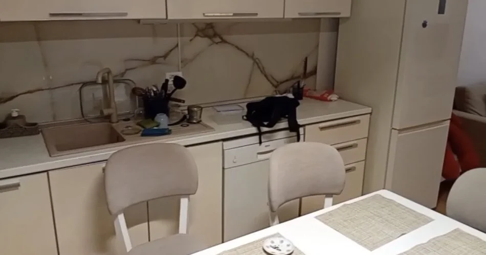 Tirane, jepet me qera apartament 1+1+Ballkon Kati 4, 65 m² 550 € (Fusha e Aviacionit Kompleksi Turdiu)