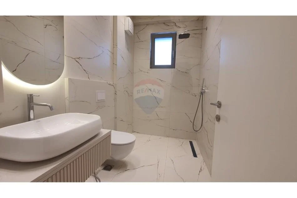 Tirane, jepet me qera apartament 1+1 Kati 4, 75 m² 700 € (Pazari i ri)