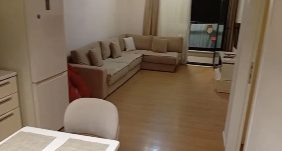 Tirane, jepet me qera apartament 1+1+Ballkon Kati 4, 65 m² 550 € (Fusha e Aviacionit Kompleksi Turdiu)