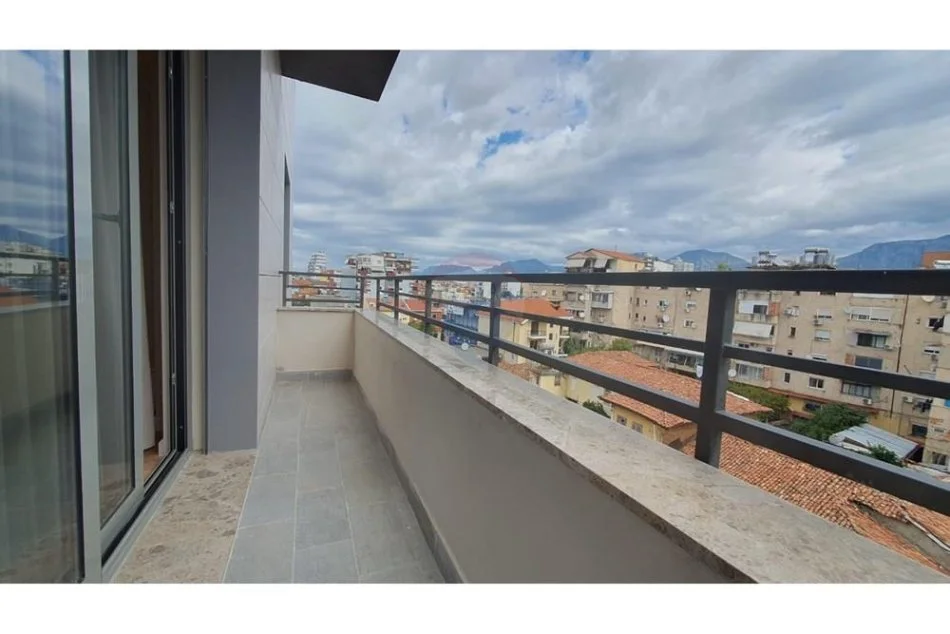 Tirane, jepet me qera apartament 1+1 Kati 4, 75 m² 700 € (Pazari i ri)