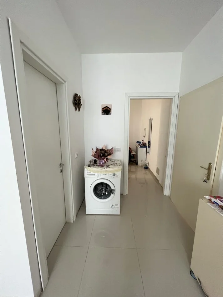 Shqiperi, jepet me qera 1+1 Kati 1, 90 m² 280 € (Rruga Pasho Hysa)