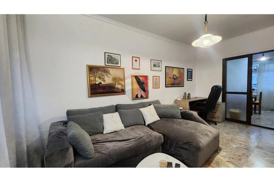 Tirane, jepet me qera apartament 1+1 Kati 5, 60 m² 600 € (Qender Kafe Flora)