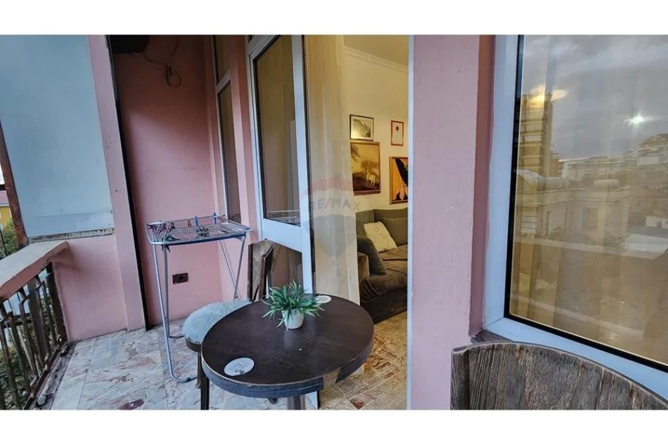 Tirane, jepet me qera apartament 1+1 Kati 5, 60 m² 600 € (Qender Kafe Flora)