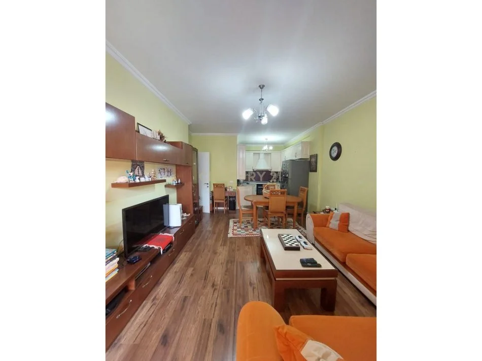 Tirane, shitet apartament 2+1 Kati 3, 79 m² 139.000 € (Kinostudio)