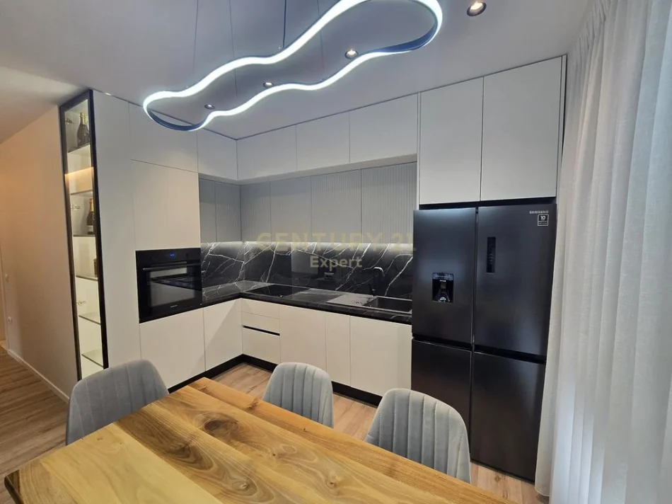 Tirane, shes apartament 2+1 Kati 4, 103 m² 250.000 € (Uet)