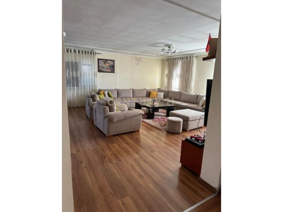 Tirane, shitet apartament duplex Dublex , 200 m² 320.000 € 