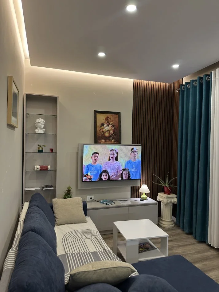 Tirane, jepet me qera apartament 1+1+Ballkon Kati 3, 650 € (9 Kateshet, Tirane)