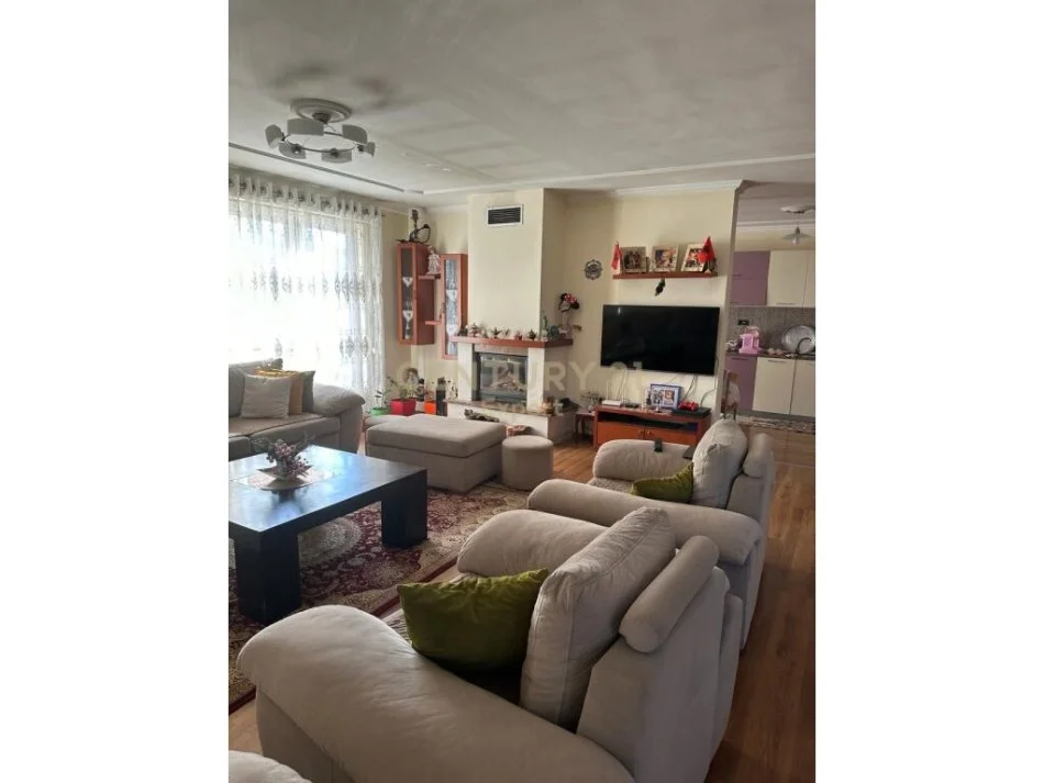 Tirane, shitet apartament duplex Dublex , 200 m² 320.000 € 