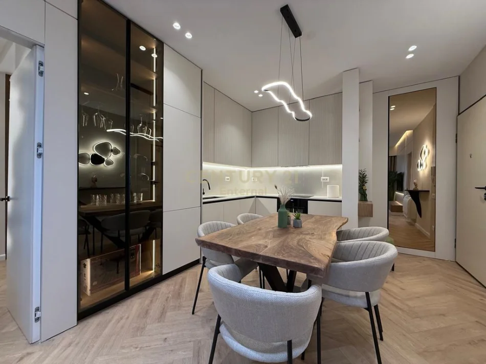 Tirane, jepet me qera apartament 2+1 Kati 9, 113 m² 1.800 € (Garden Building)