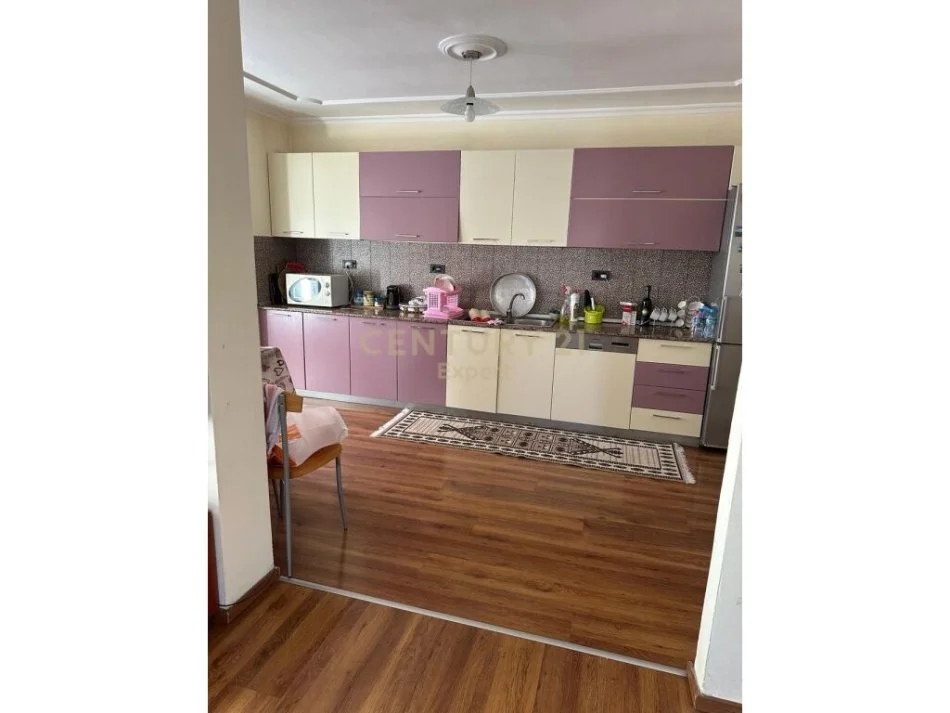 Tirane, shitet apartament duplex Dublex , 200 m² 320.000 € 