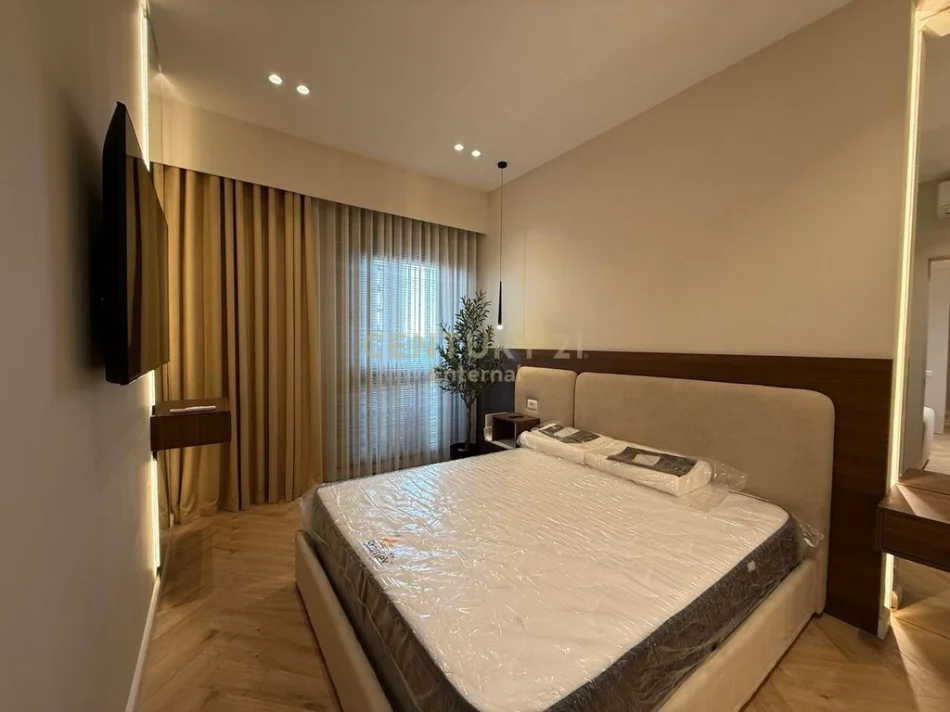 Tirane, jepet me qera apartament 2+1 Kati 9, 113 m² 1.800 € (Garden Building)