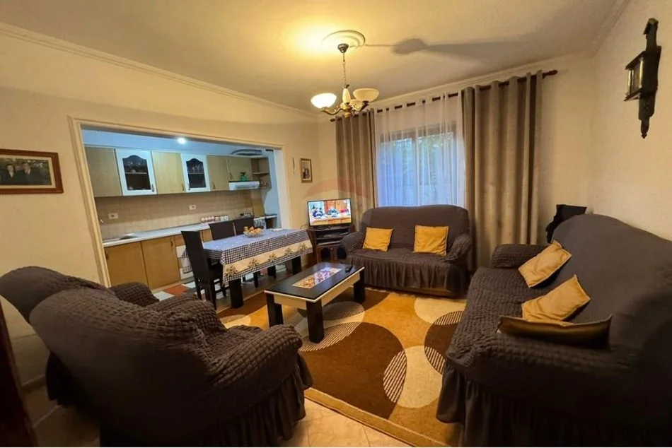 Tirane, shitet apartament duplex 2+1+Aneks+Ballkon , 118 m² 140.000 € (Kombinat)