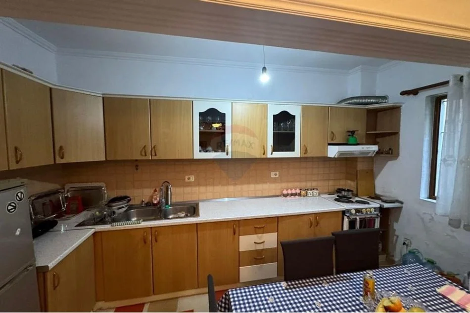 Tirane, shitet apartament duplex 2+1+Aneks+Ballkon , 118 m² 140.000 € (Kombinat)