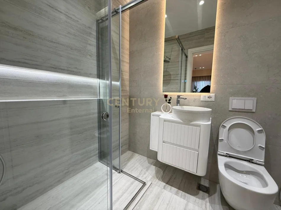 Tirane, jepet me qera apartament 2+1 Kati 9, 113 m² 1.800 € (Garden Building)