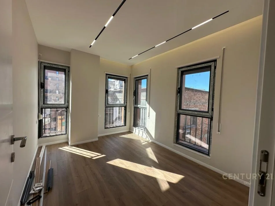 Tirane, shitet apartament 2+1 Kati 3, 86 m² 210.000 € (Shkolla Kuqe)