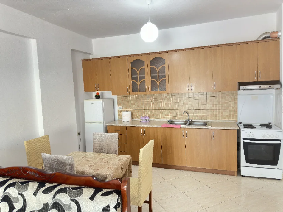 Vlore - Lungomare, jepet me qera apartament 1+1+Ballkon Kati 7, 70 m² 30 € 
