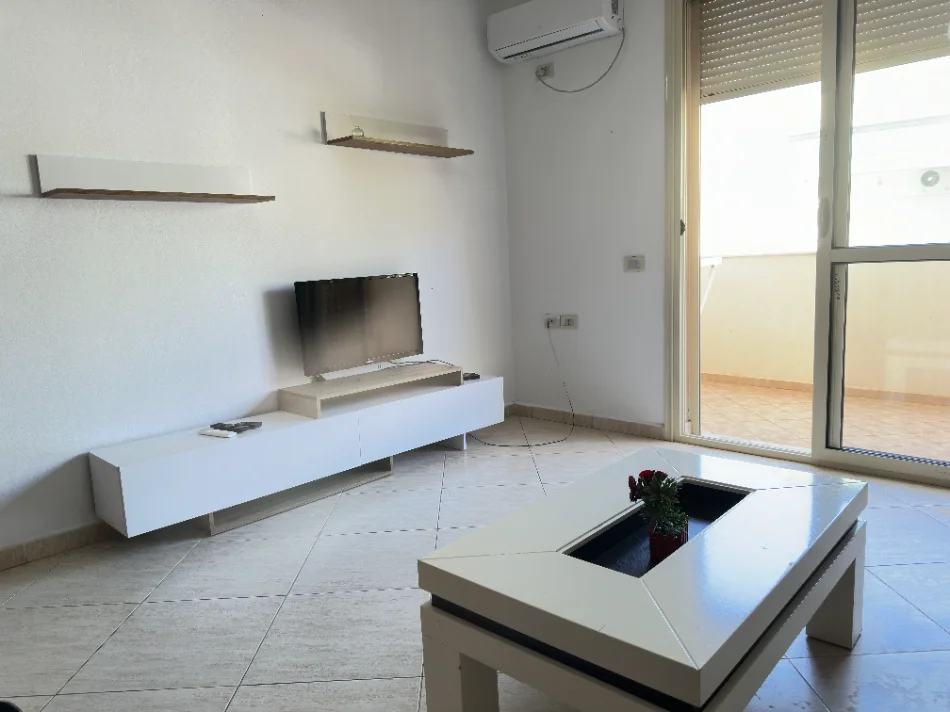 Vlore - Lungomare, jepet me qera apartament 1+1+Ballkon Kati 7, 70 m² 30 € 