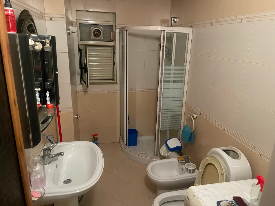 Elbasan, shitet apartament 2+1+Ballkon Kati 4, 68 m² 62.000 € (Rruga 25 Nentori)