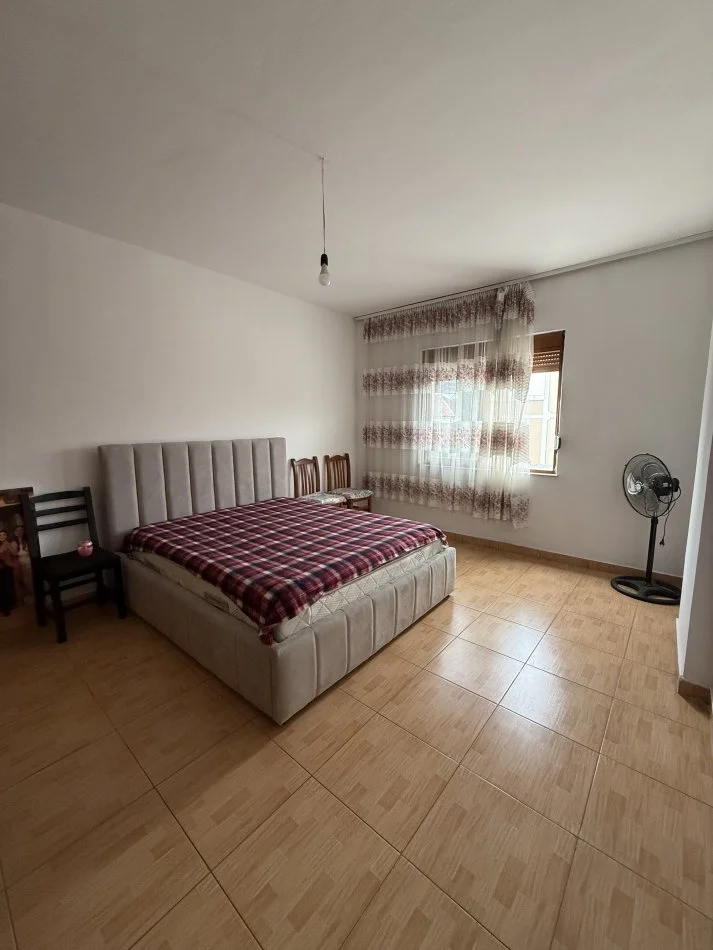 Tirane, jepet me qera apartament 2+1+Ballkon Kati 2, 350 € 