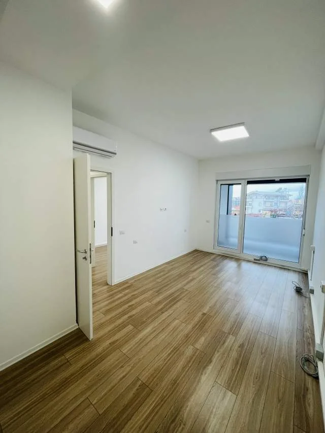 Tirane, jepet me qera apartament Kati 4, 120 m² 650 Euro (Frosina Plaku)
