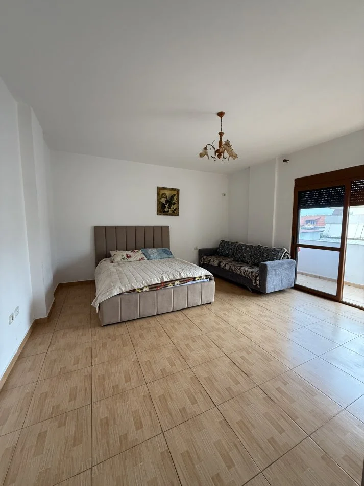 Tirane, jepet me qera apartament 2+1+Ballkon Kati 2, 350 € 