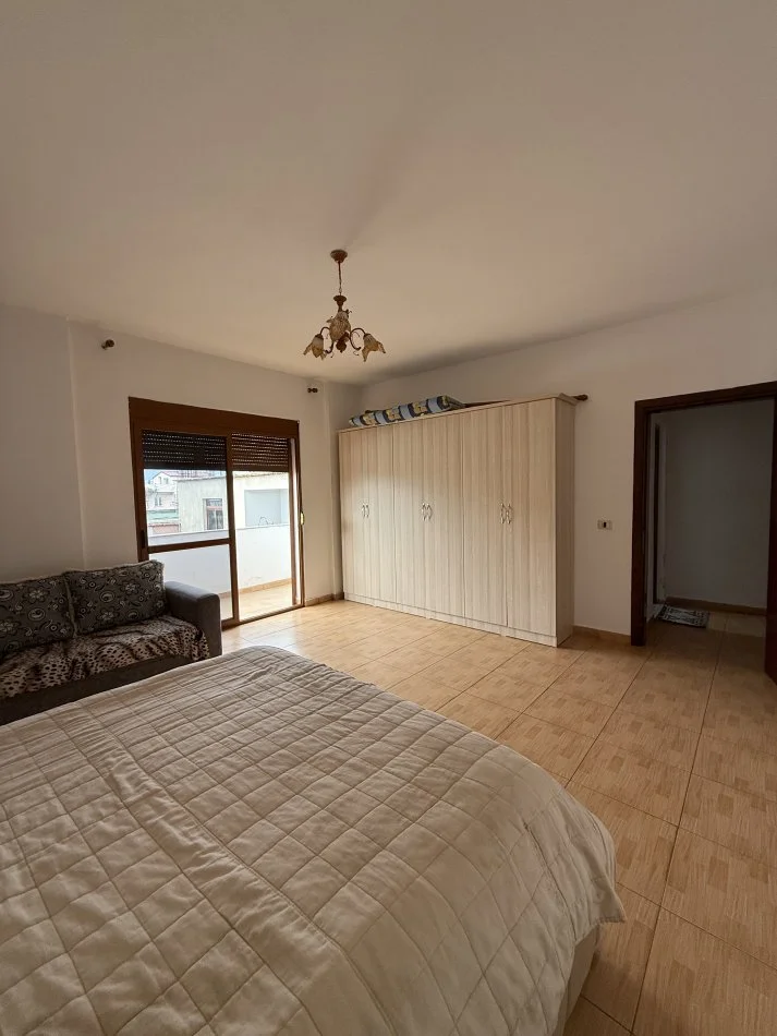 Tirane, jepet me qera apartament 2+1+Ballkon Kati 2, 350 € 
