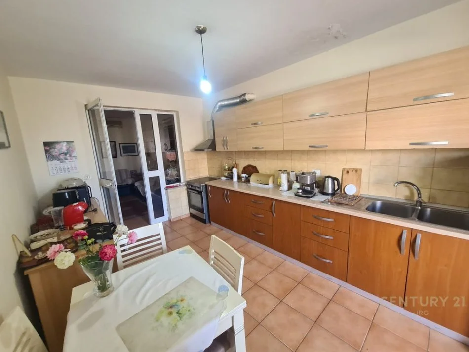 Tirane, shitet apartament 4+1 Kati 5, 110 m² 237.600 € (Petro Nini)