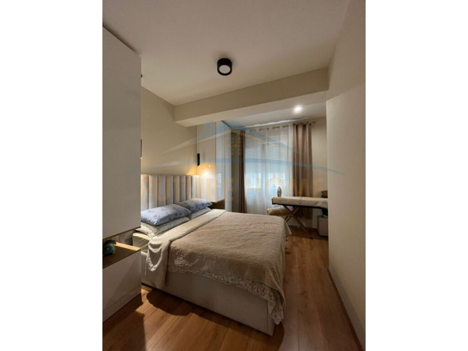 Tirane, shitet apartament 2+1+Ballkon Kati 2, 94 m² 210.000 € (Rruga e kavajes)