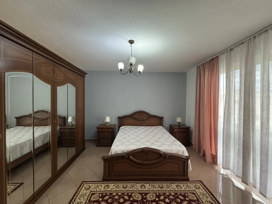 Tirane, jepet me qera apartament 2+1+Aneks+Ballkon Kati 5, 93 m² 850 € (Rruga Brigada e VIII)