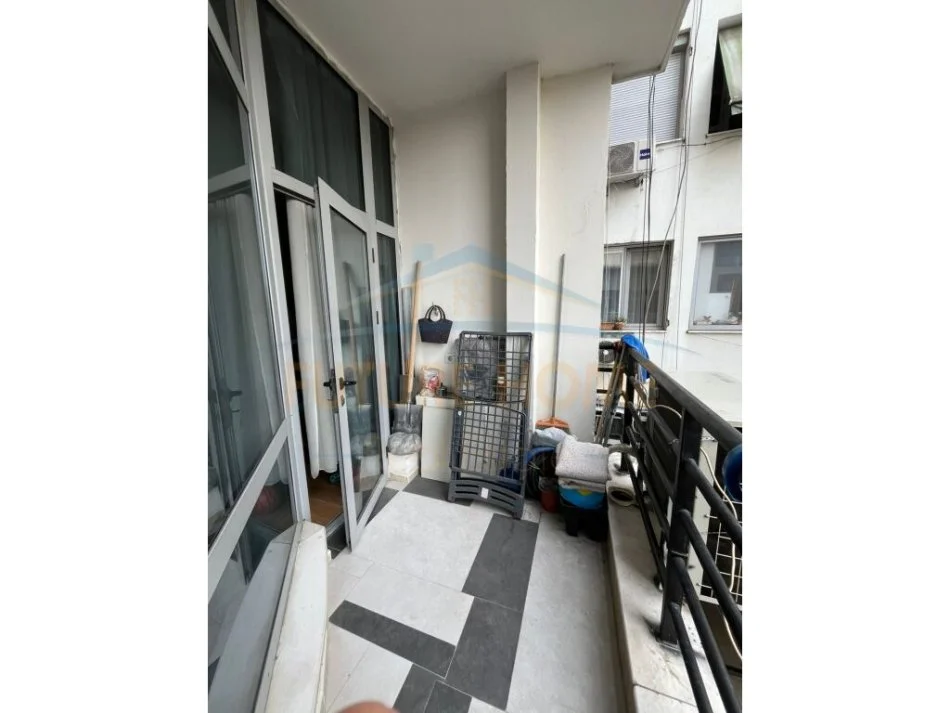 Tirane, shitet apartament 2+1+Ballkon Kati 2, 94 m² 210.000 € (Rruga e kavajes)