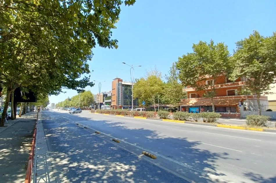 Tirane, shitet apartament 2+1+Ballkon , 88 m² 141.000 € (Prane Kupoles)