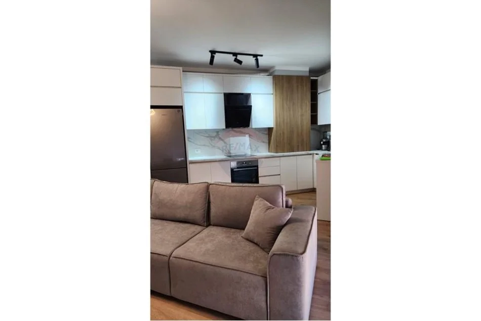 Tirane, jepet me qera apartament 1+1 Kati 3, 75 m² 700 € (Kompleksi Delijorgji)