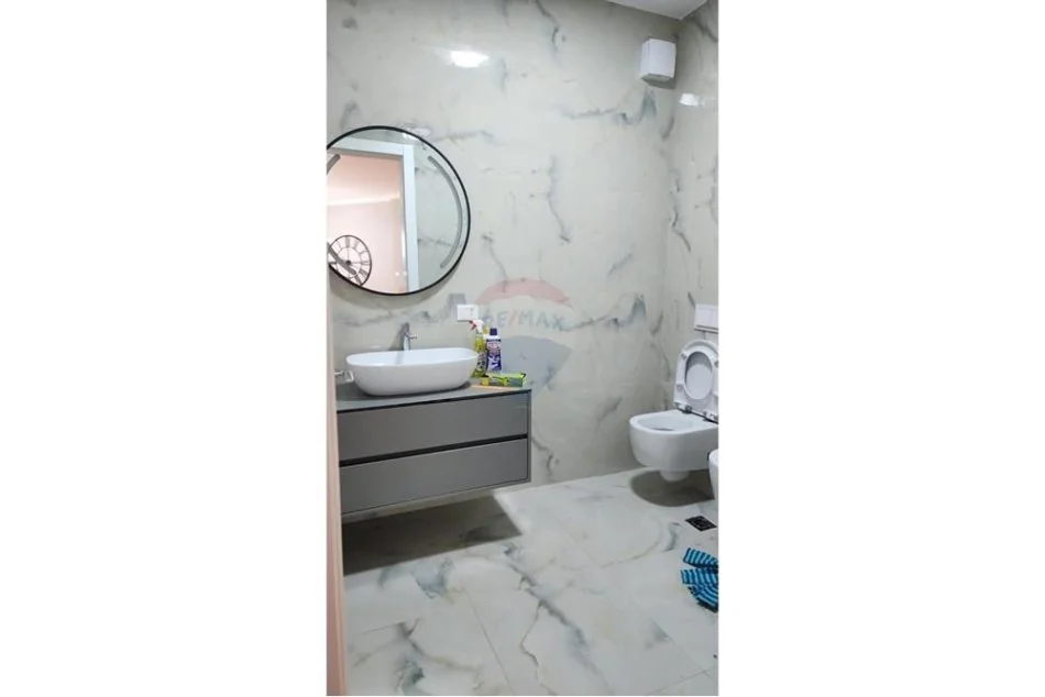 Tirane, jepet me qera apartament 1+1 Kati 3, 75 m² 700 € (Kompleksi Delijorgji)