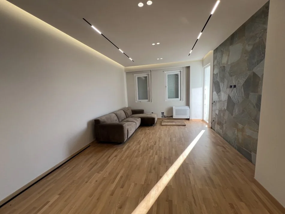 Tirane, shitet apartament 1+1+Ballkon Kati 4, 71 m² 120.000 € (White Palace)