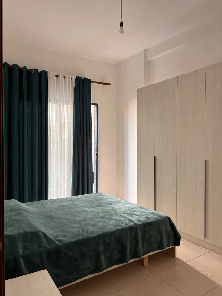 Tirane, jap me qera apartament 2+1+Ballkon Kati 1, 99 m² 500 € (Rrethi Astir)
