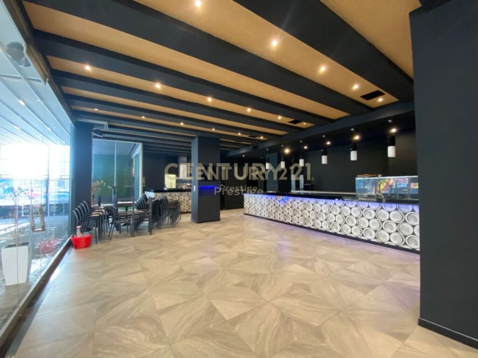Tirane, jepet me qera bar-kafe Kati 0, 200 m² 1.000 € 