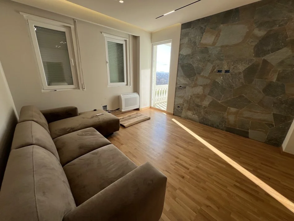 Tirane, shitet apartament 1+1+Ballkon Kati 4, 71 m² 120.000 € (White Palace)