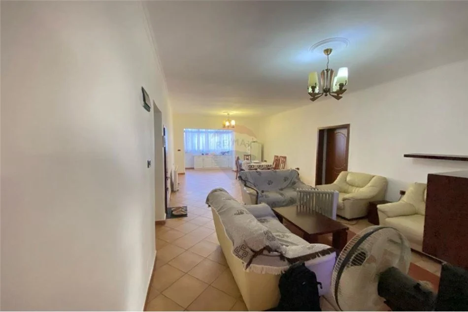 Tirane, jepet me qera apartament Kati 2, 105 m² 550 € 