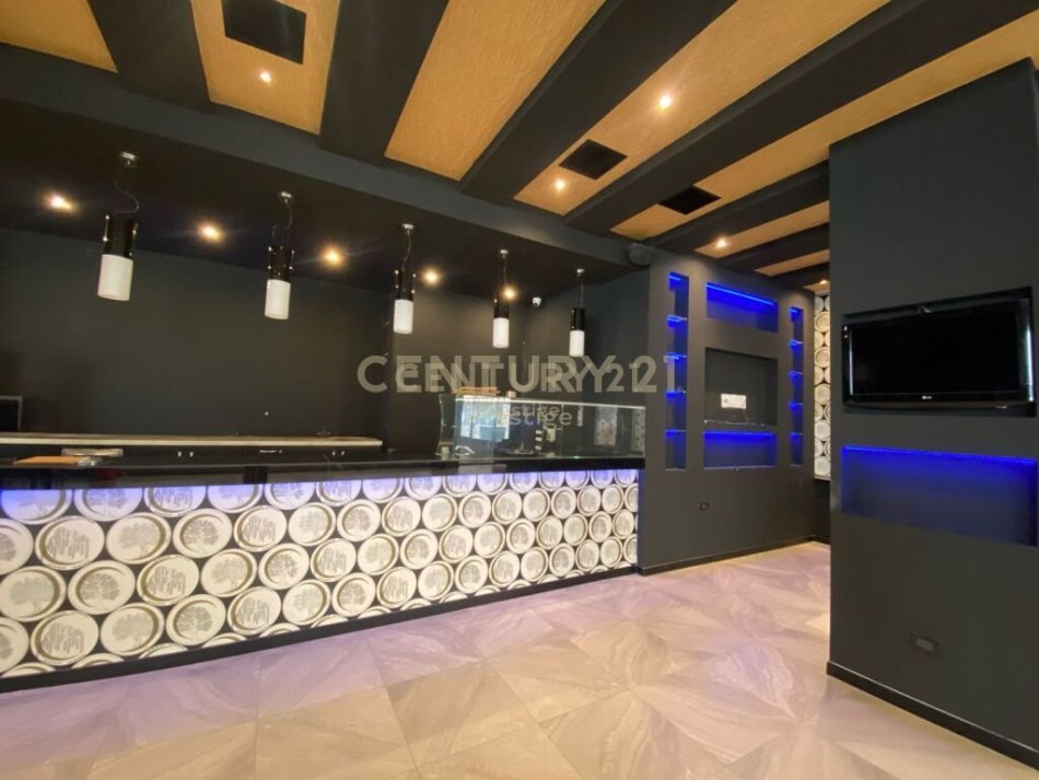 Tirane, jepet me qera bar-kafe Kati 0, 200 m² 1.000 € 