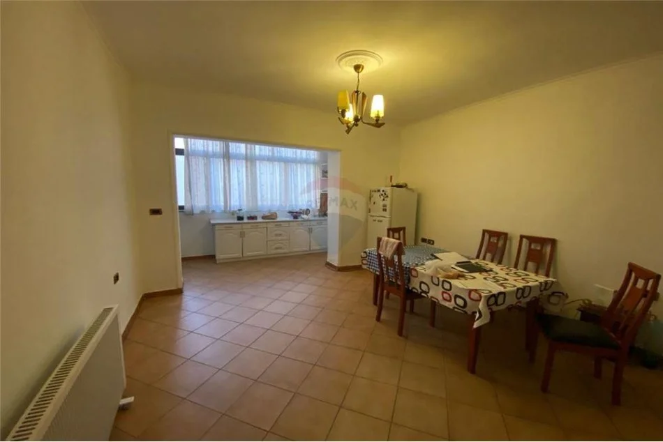 Tirane, jepet me qera apartament Kati 2, 105 m² 550 € 