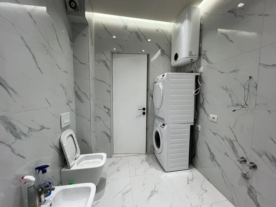 Tirane, shitet apartament 1+1+Ballkon Kati 4, 71 m² 120.000 € (White Palace)