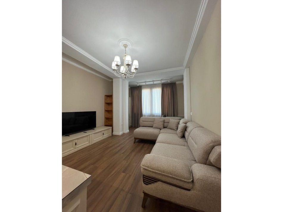 Tirane, jepet me qera apartament 1+1+Ballkon Kati 5, 80 m² 600 € (shkolla e baletit)