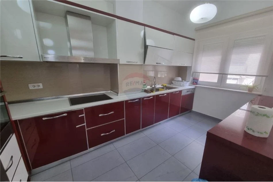 Tirane, jepet me qera apartament Kati 2, 196 m² 1.500 € 