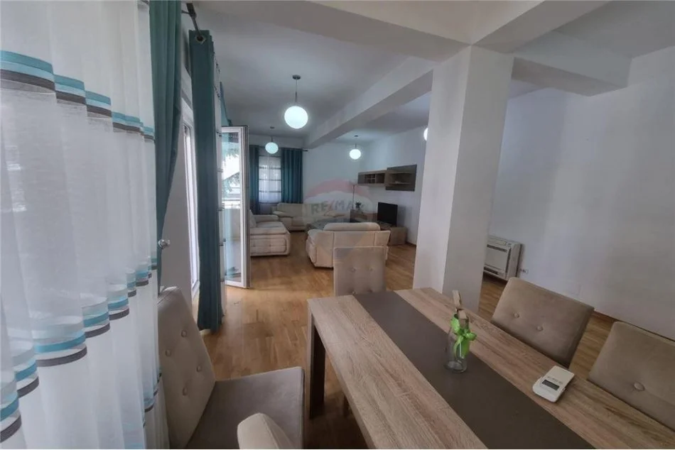 Tirane, jepet me qera apartament Kati 2, 196 m² 1.500 € 