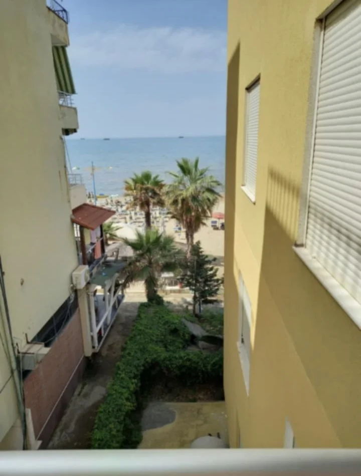 Durres, jepet me qera apartament ne plazh 1+1+Ballkon Kati 2, 400 € (Rruga Agaveve)