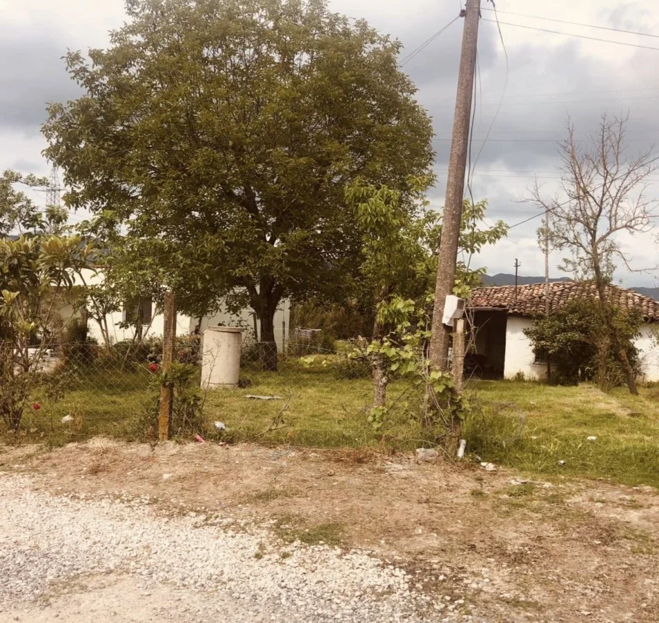 Tirane, shitet truall , 300 m² 100.000 € (Azem Galica)