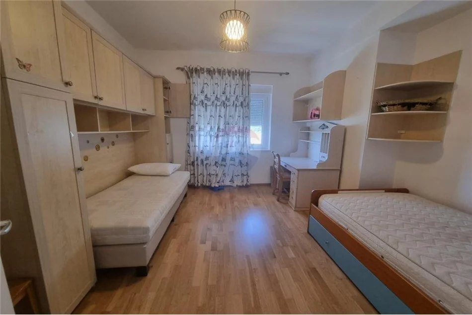 Tirane, jepet me qera apartament Kati 2, 196 m² 1.500 € 