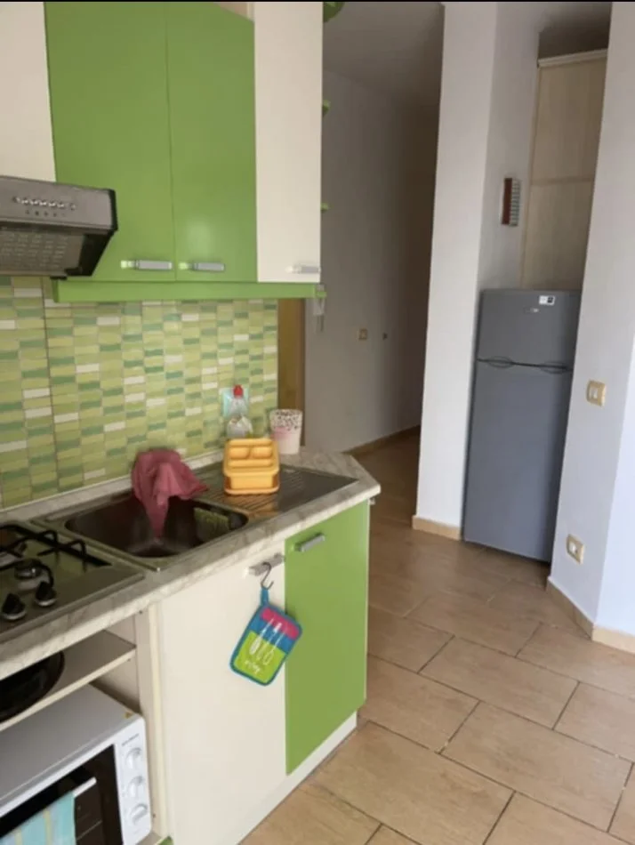 Durres, jepet me qera apartament ne plazh 1+1+Ballkon Kati 2, 400 € (Rruga Agaveve)