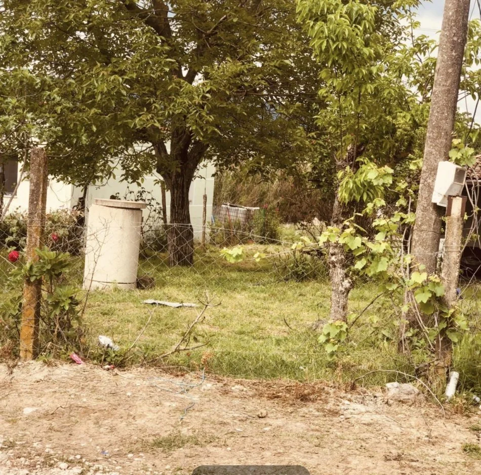 Tirane, shitet truall , 300 m² 100.000 € (Azem Galica)